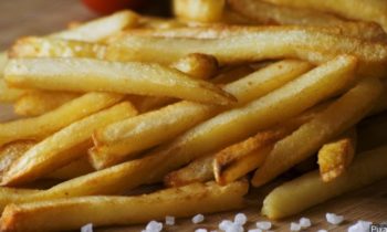 British teen goes blind due to only eating French fries, Pringles and white bread