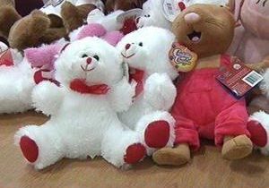 KPD’s CHIPS volunteers to deliver bears to kids at Kadlec