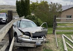 BCSO searching for man who crashed into fence in Benton City