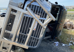 Semitruck roll over in Richland