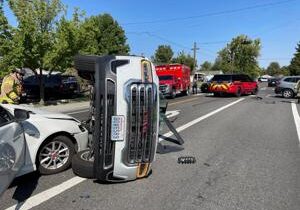 Car crash closes Swift boulevard in Richland