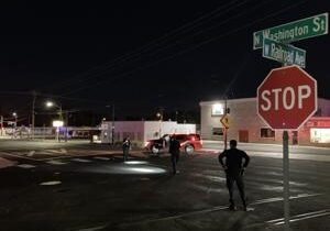 Car hits two pedestrians on Washington Street in Kennewick