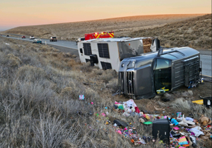 Minor injuries in single-vehicle rollover crash on I-82