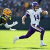 Vikings march on with win at Packers, Chiefs stay unbeaten