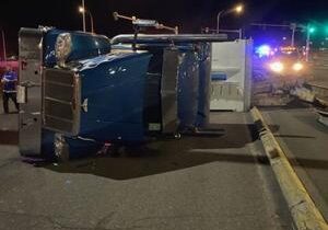 Semi truck carrying scrap metal tips over, closes Columbia Center Boulevard in Kennewick