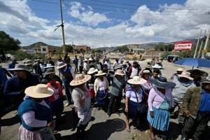 Bolivia ‘going from bad to worse’: At the barricades with Morales supporters