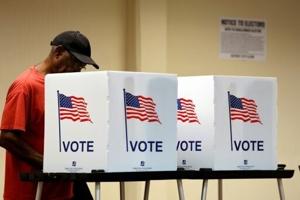 High US early voter turnout gives both sides hope