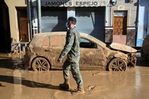 Crowds hurl mud at Spanish king on visit to flood disaster town