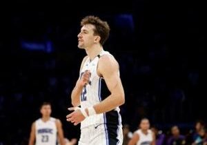 Wagner late show as Magic stun Lakers