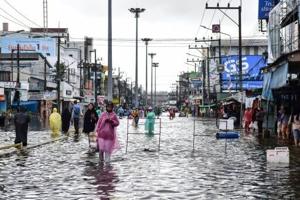 One dead, thousands displaced as floods hit southern Thailand