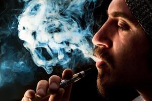 Smoking/Vaping Combo Lowers Odds for Quitting Nicotine