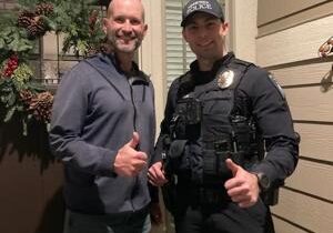 Citizen helps officer get unstuck from mud